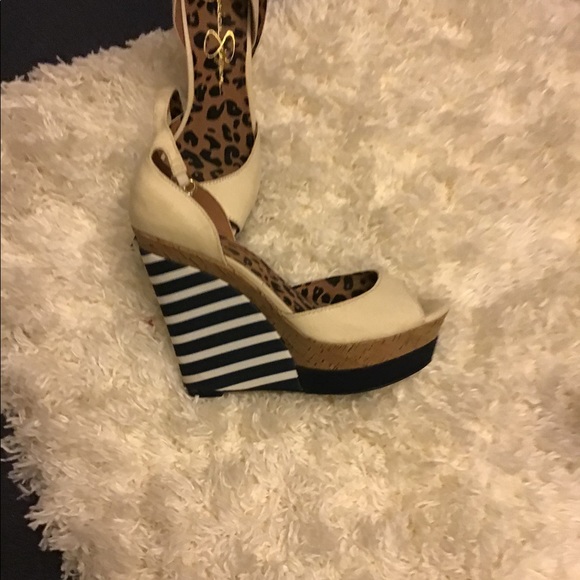 Shoes - Picture 2 of 4